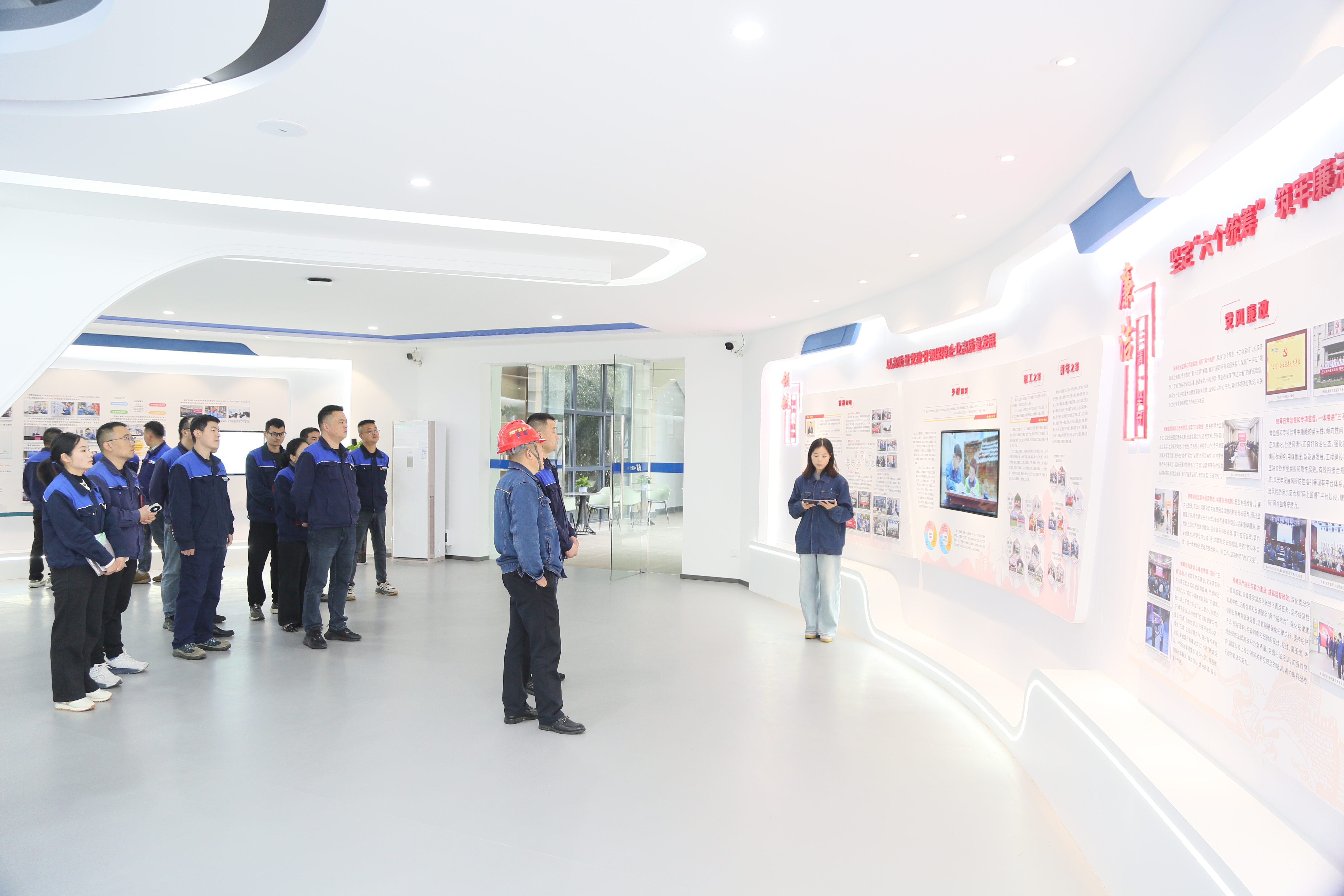 展廳參觀.jpg